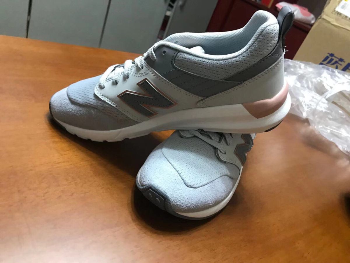 新百伦工厂店下单，转运用润东，历时半个月收货~开心哦！ 这款