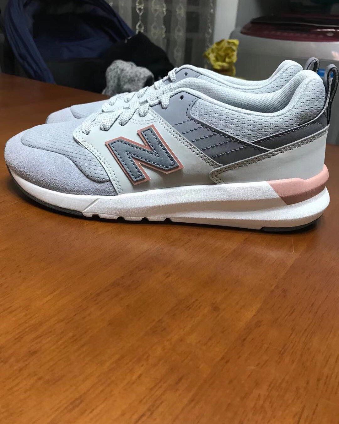 新百伦工厂店下单，转运用润东，历时半个月收货~开心哦！ 这款