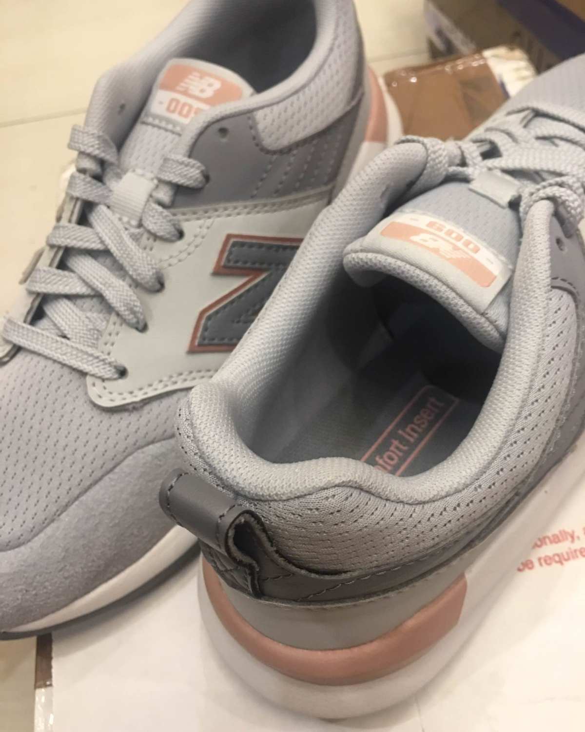 新百伦工厂店下单，转运用润东，历时半个月收货~开心哦！ 这款