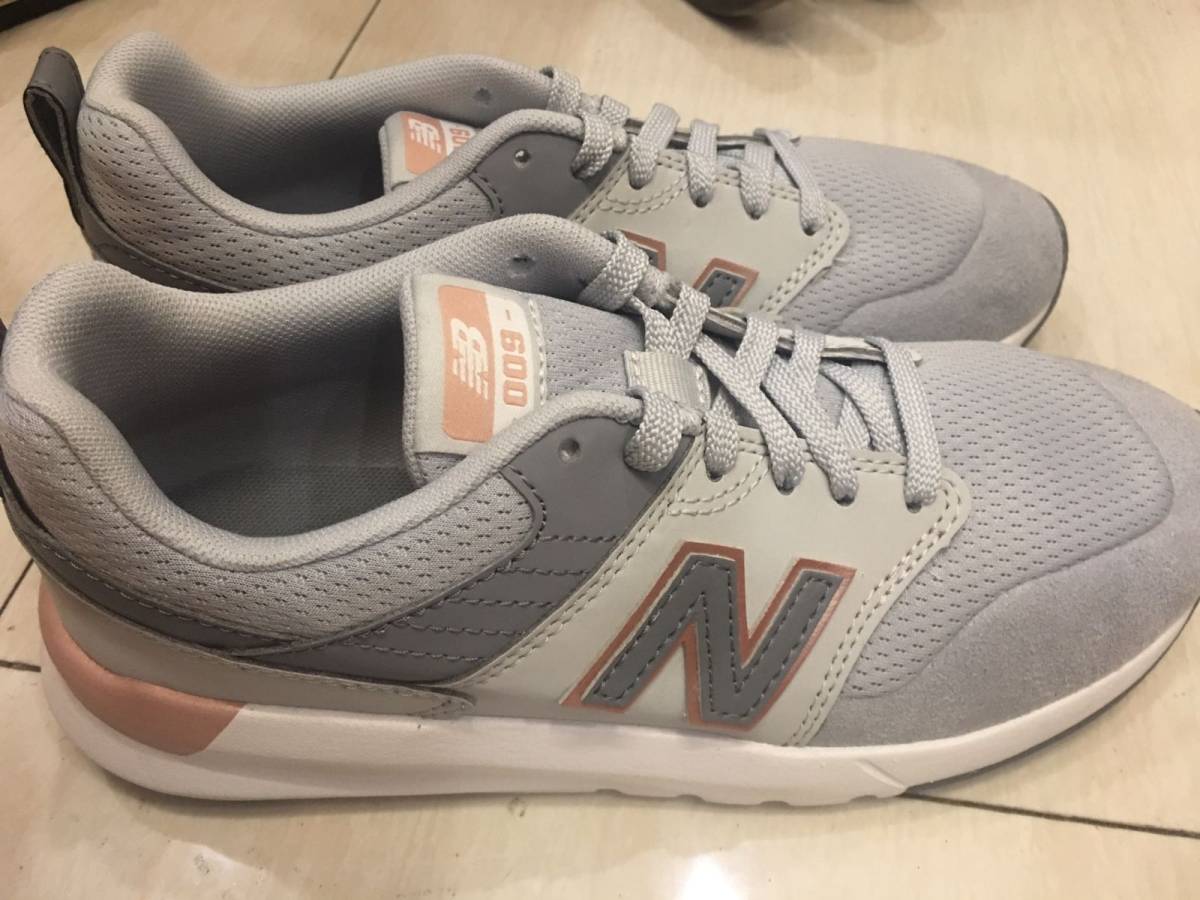 新百伦工厂店下单，转运用润东，历时半个月收货~开心哦！ 这款