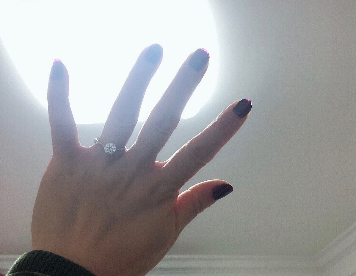 💎💎钻石戒指💍不仅仅是美好爱情的信物，它晶莹剔透还象征