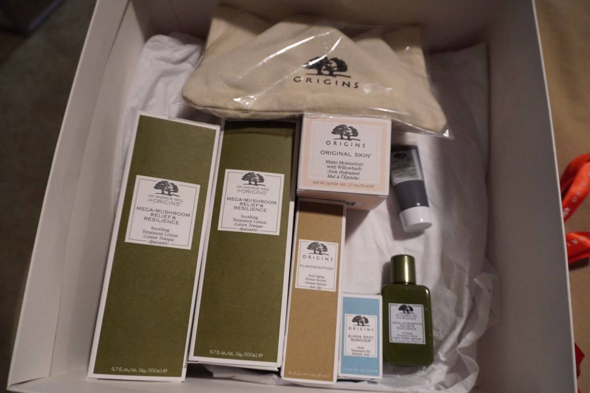 我的黑五战利品❗️（下） 图一：悦木之源菌菇水*2，祛痘凝胶