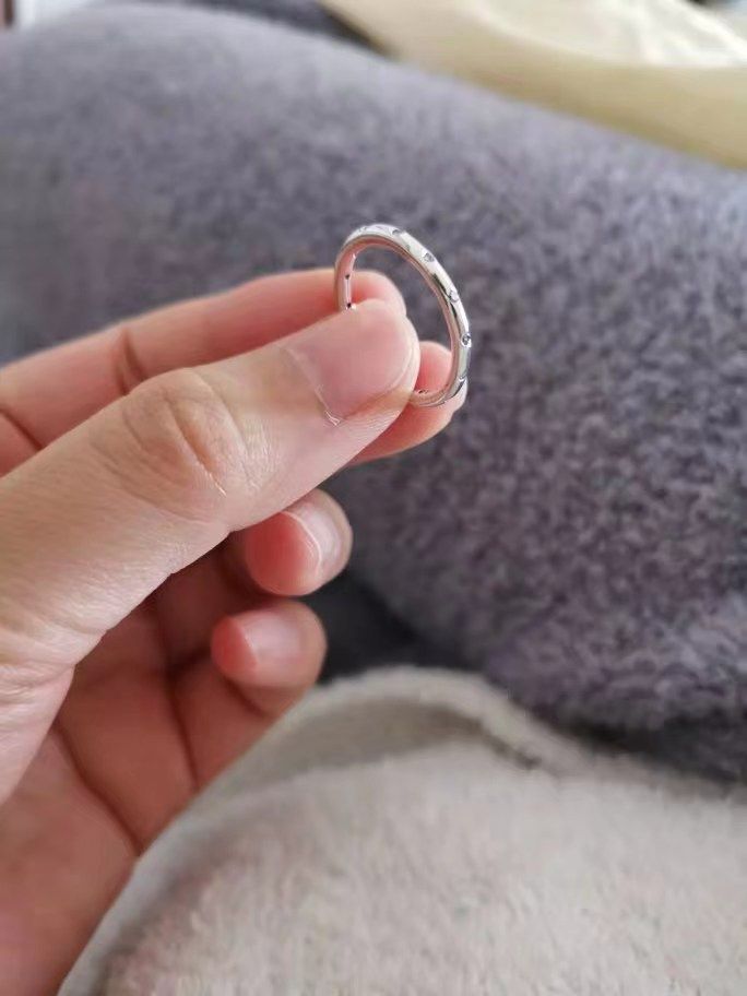 很多人都迷恋潘多拉的手链，我也是😂！！！但是我今天不想晒手