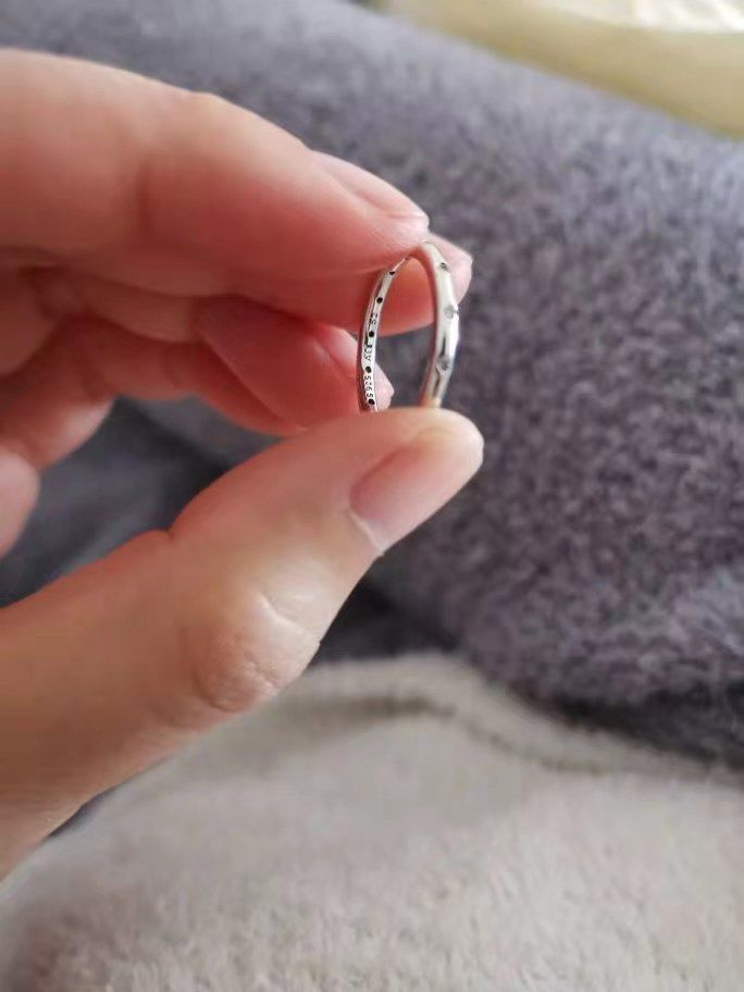 很多人都迷恋潘多拉的手链，我也是😂！！！但是我今天不想晒手