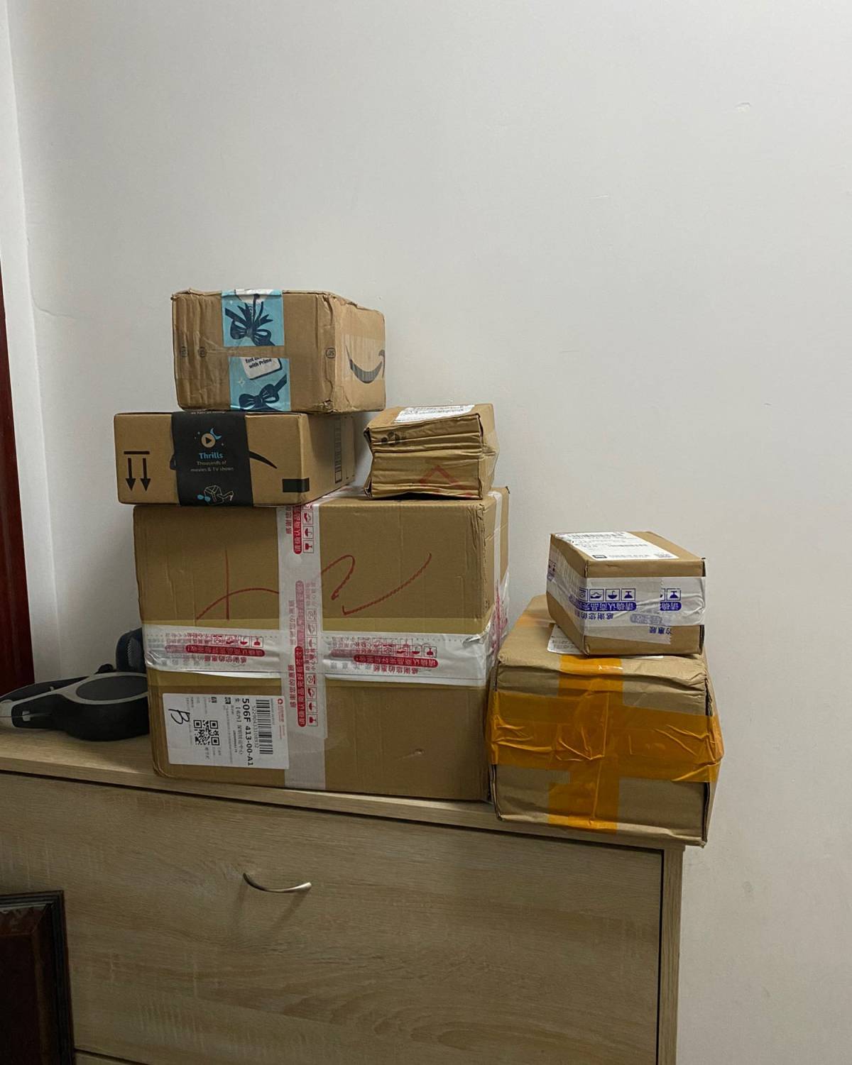 我们家就像一个快递集散地，包裹来来走走 快过年了，囤点巧克力