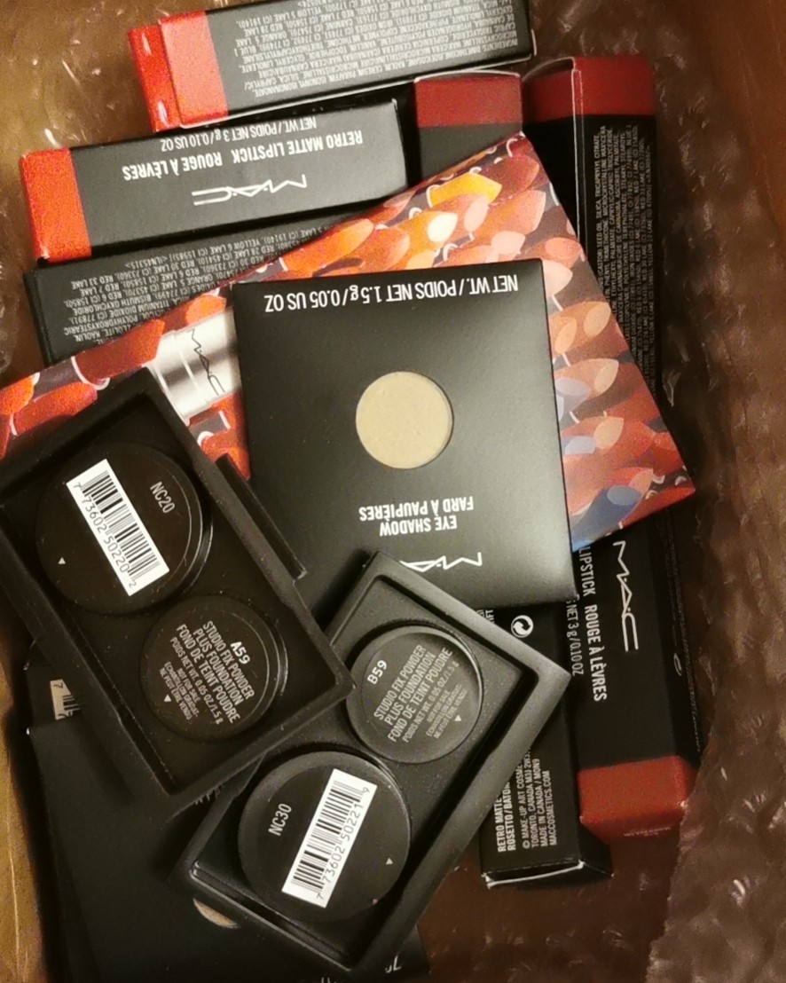六折的MAC 几十块钱一支 多便宜我就不多说啦