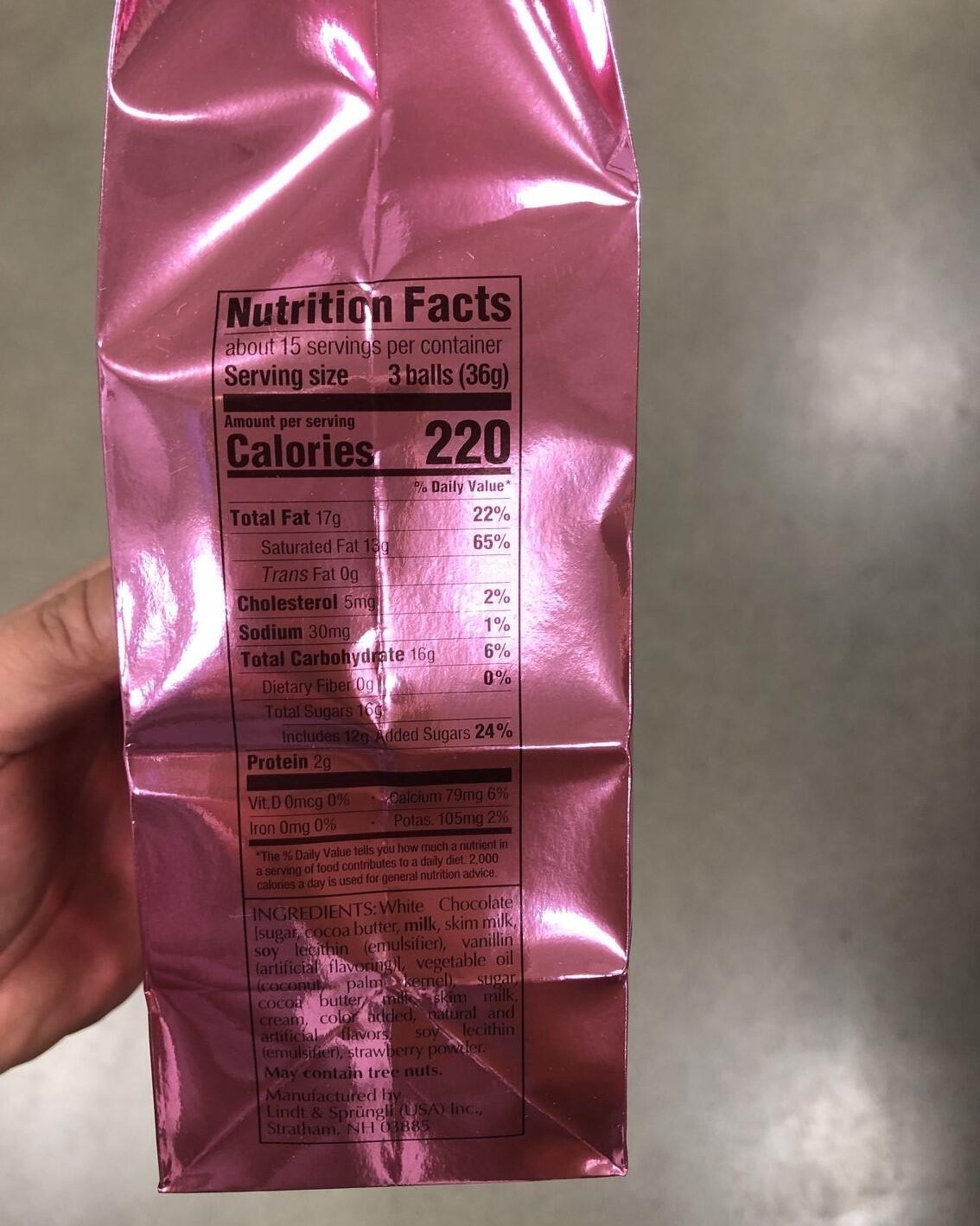 瑞士莲经典草莓味软心巧克力，好春天的少女系巧克力，一包足足有