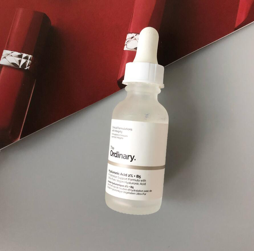 痘痘肌的日常护肤，不要急着用功效性的单品，过多营养成分反而导