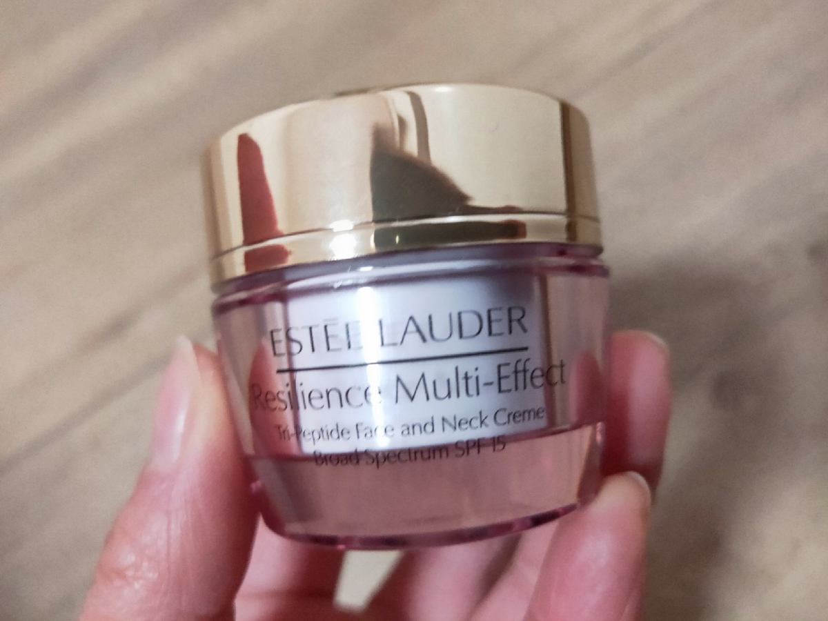 这次要晒的是在nordstron买雅诗兰黛的时候，附带送的一