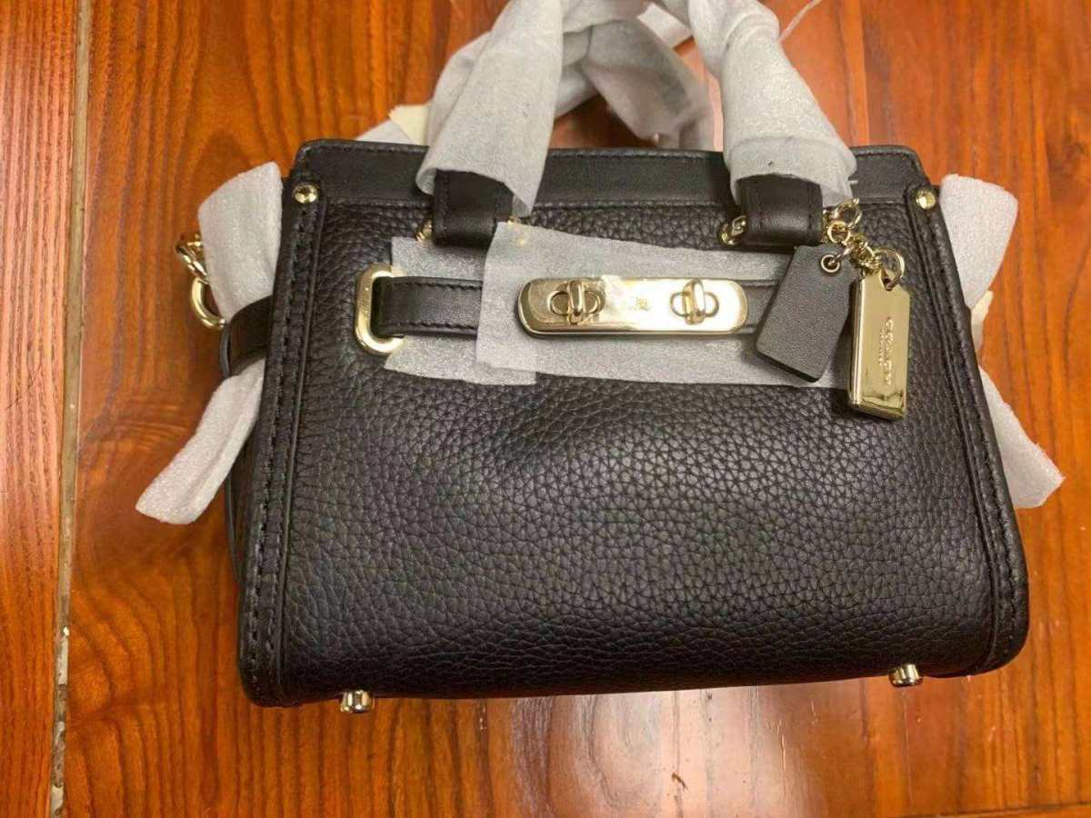 蔻驰coach swagger系列i 夏日包包小仙女们，今天