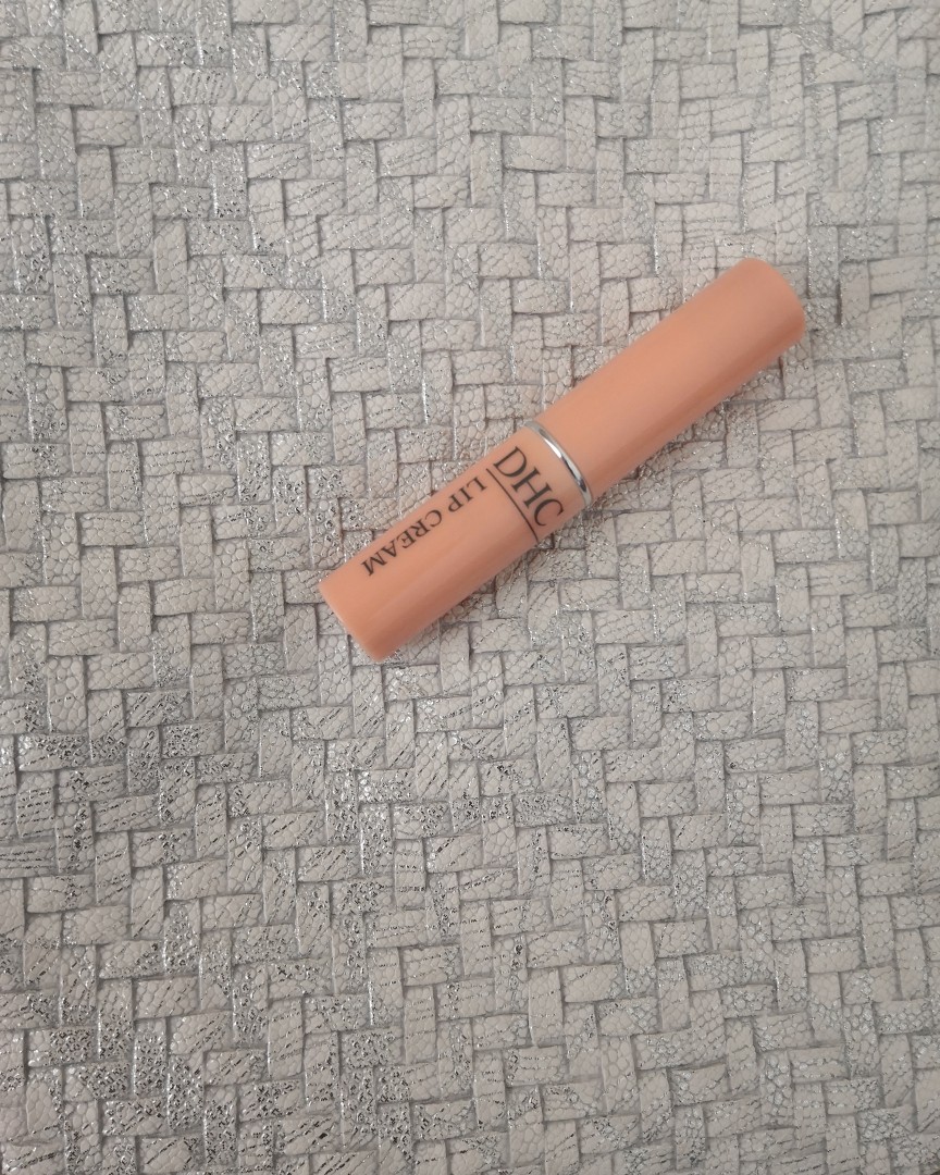 种草DHC护唇膏😁： DHC的唇膏应该没几个不认识吧，Co