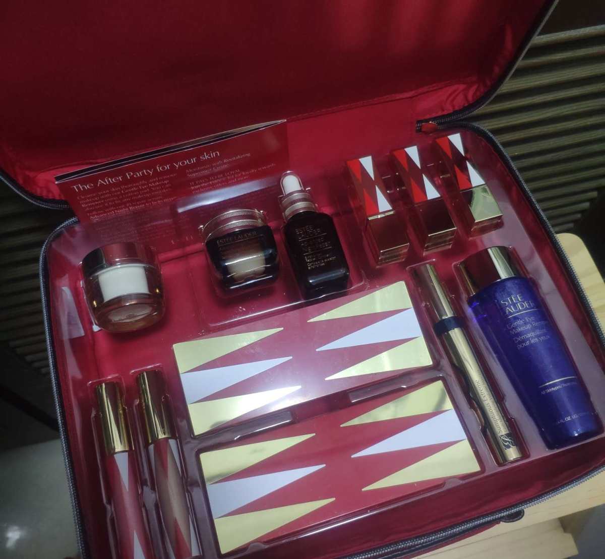 雅诗兰黛的营销部门大概是有多动症，各种促销活动不断，的缺点就