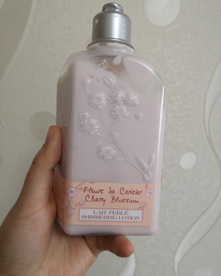 因为欧舒丹的乳木果护手霜，种草了樱花身体乳，趁促销的时候买了