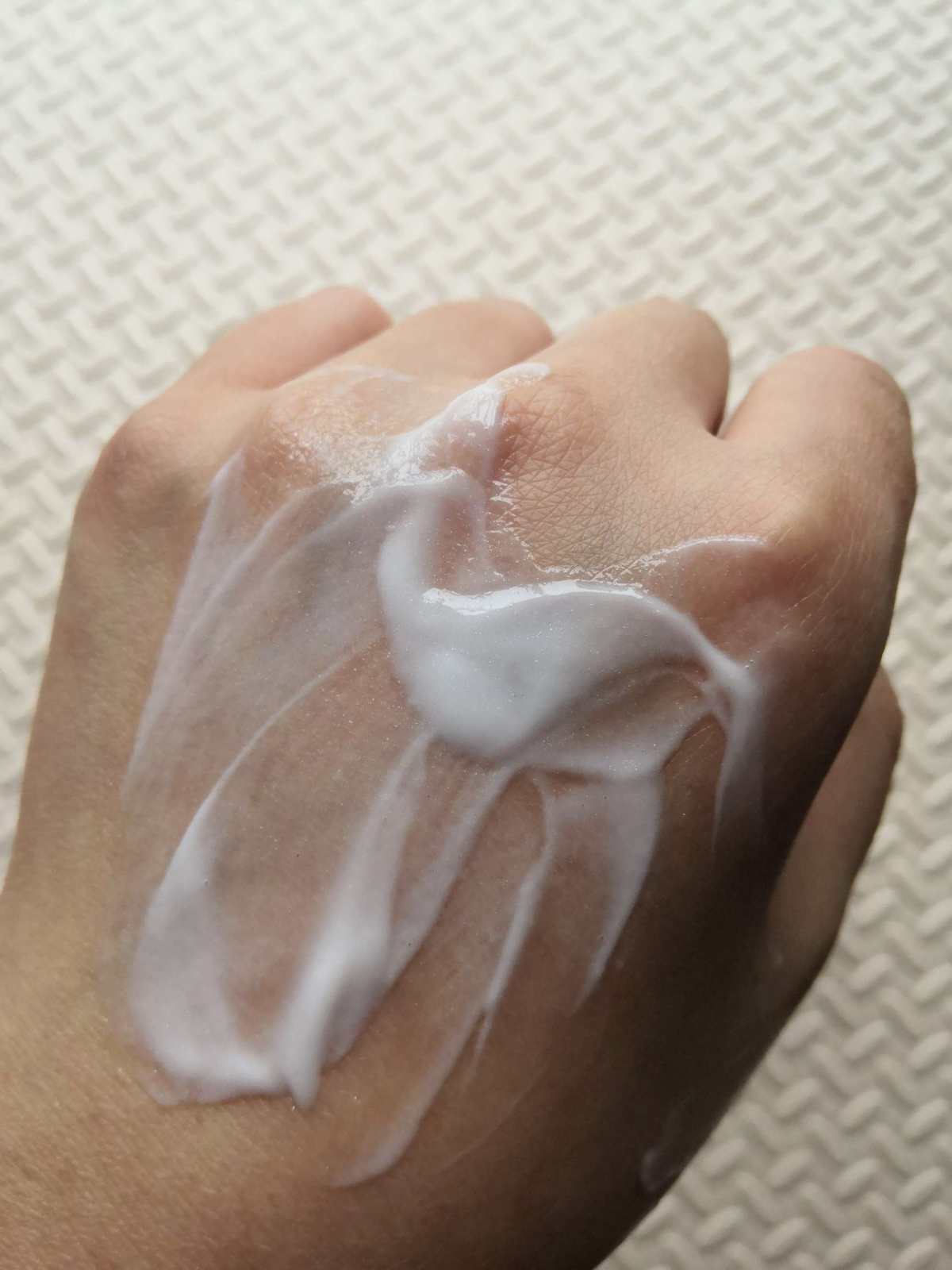 因为欧舒丹的乳木果护手霜，种草了樱花身体乳，趁促销的时候买了