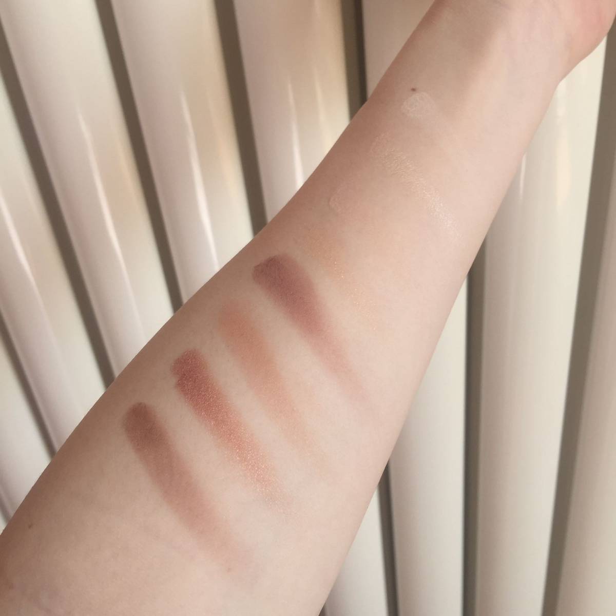 适合画眼影初学者的性价比之王 ——NYX16色眼影03war