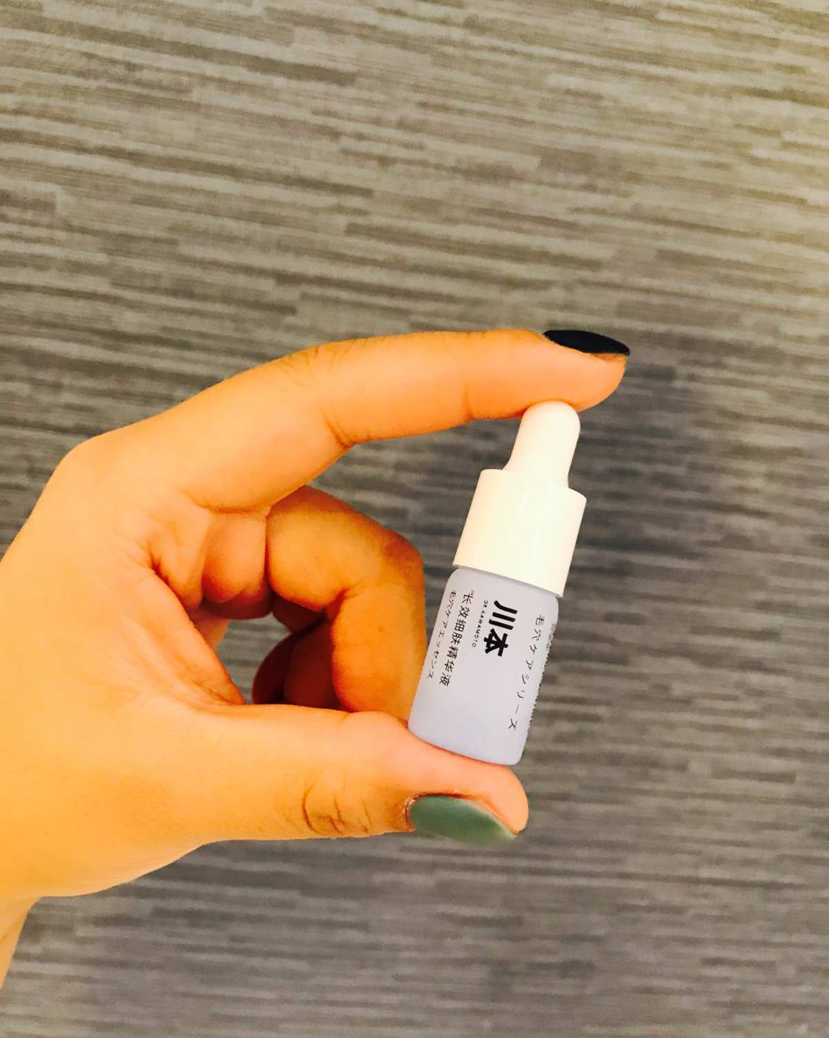最近因为疫情关系，基本上都在家。 没有出门，然后所以彩妆品用