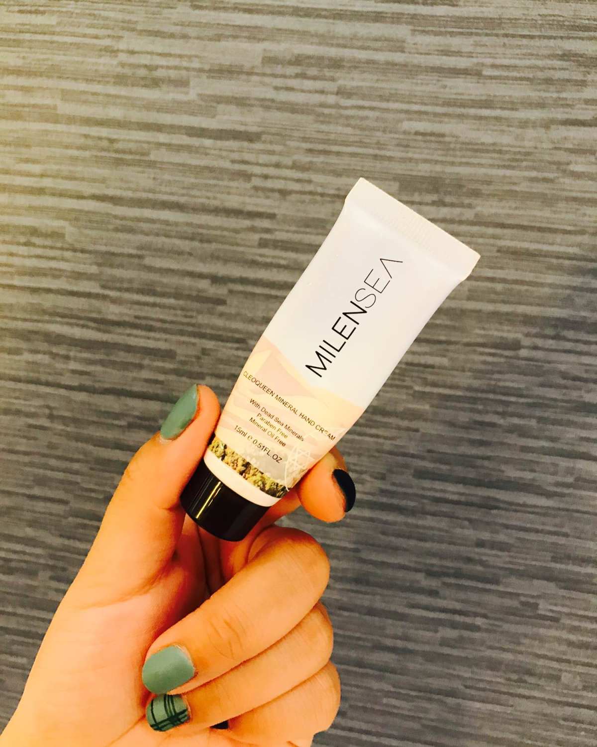 米兰希这个护手霜的话我是在年前买的 用下来我自己是非常喜欢的