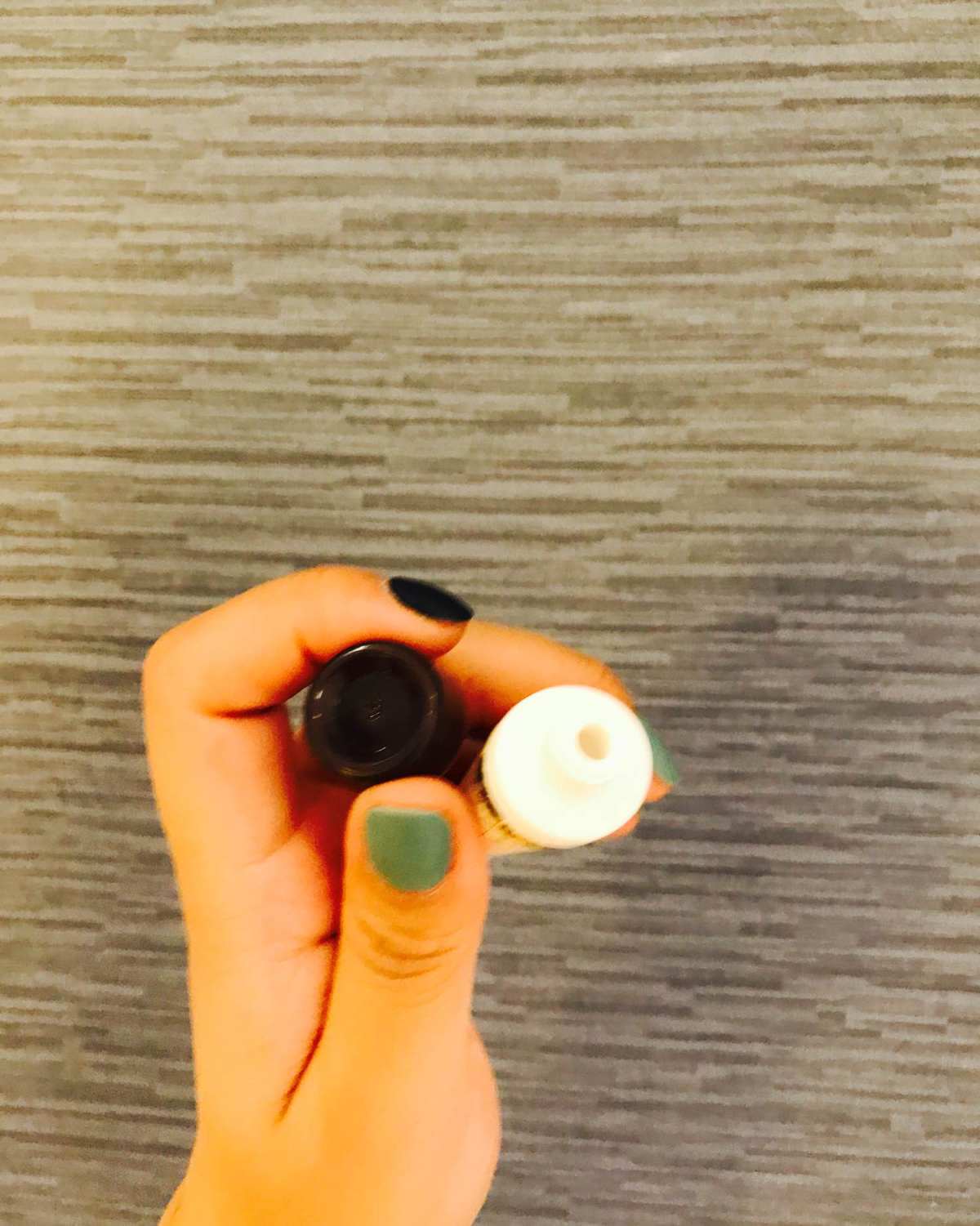 米兰希这个护手霜的话我是在年前买的 用下来我自己是非常喜欢的