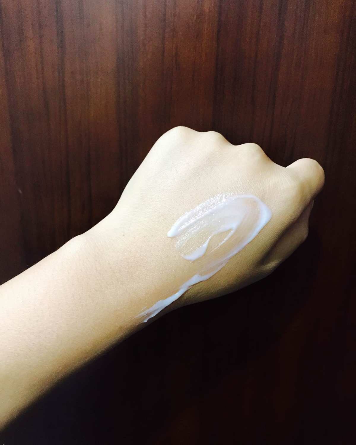 碧柔水感乳这个 很火的一款产品，这款呢，他是凝露质地的涂起来