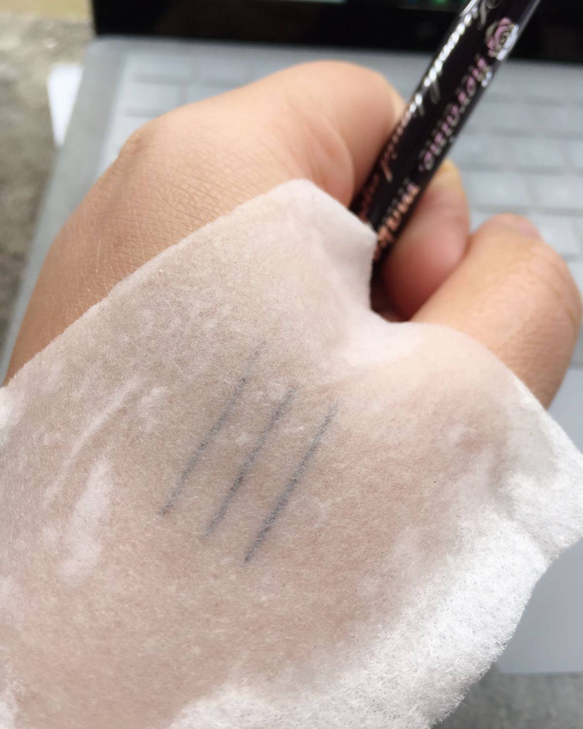 kissme极细防晕染眼线液评测，一款好用的眼线液是多么的重
