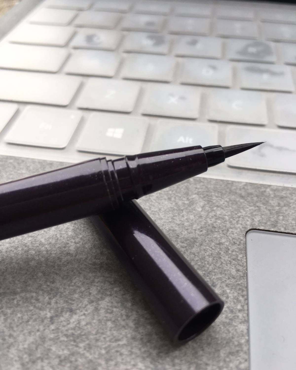 kissme极细防晕染眼线液评测，一款好用的眼线液是多么的重