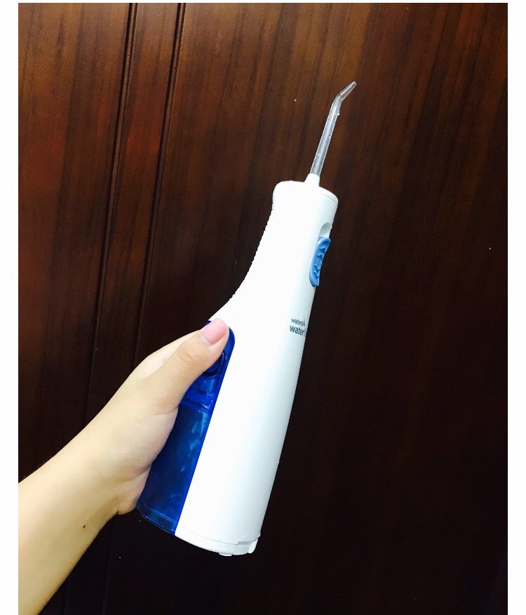 洁碧手持水牙线 这个是我继家用的之后买了一个手持的便携式的可