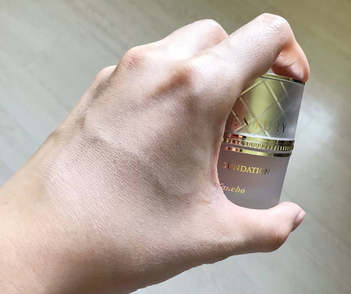 今天来说说我的另一瓶“贵妇级”粉霜😅可能之前一直觉得自己的