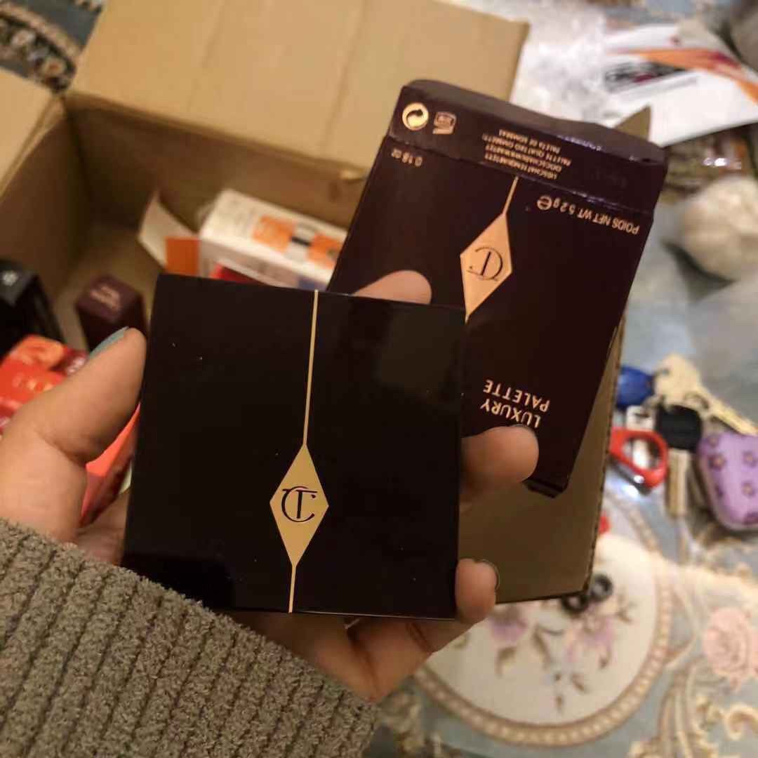 新春打卡晒单NO.4 这篇帖子跟大家分享一个超美的眼影盘，c