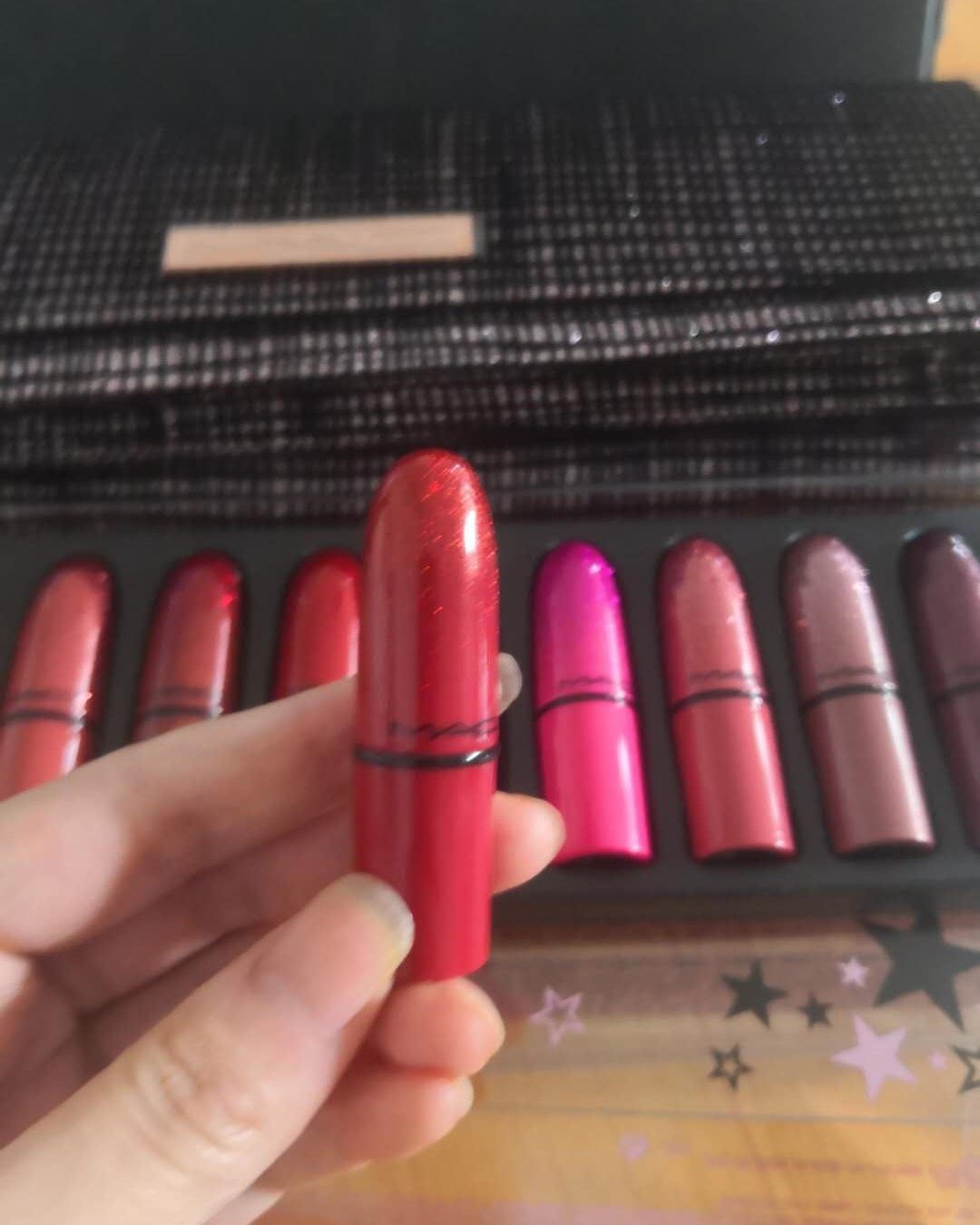 实用礼物      春节期间我抢购的MAC圣诞限定套装12件