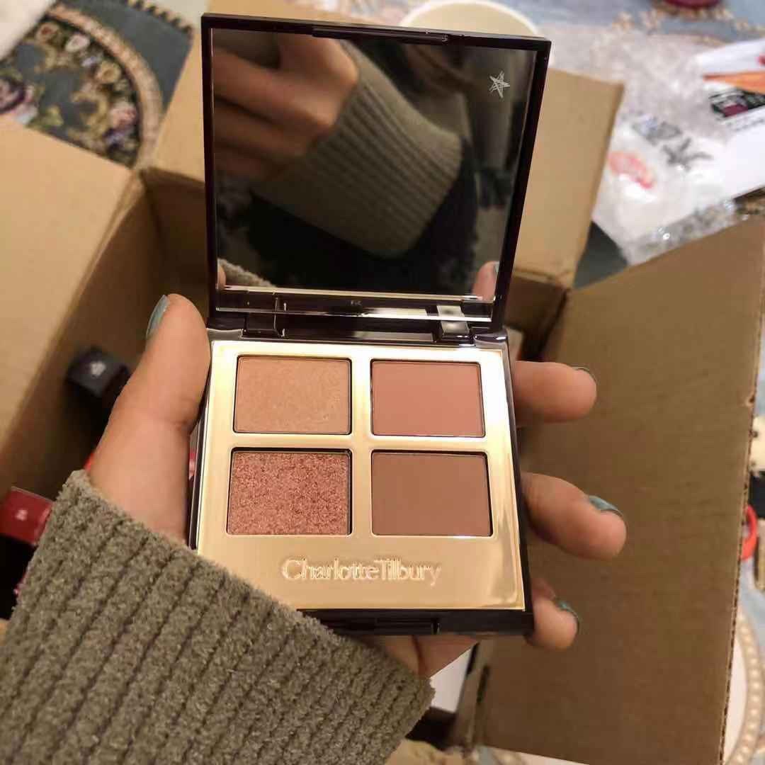 新春打卡晒单NO.4 这篇帖子跟大家分享一个超美的眼影盘，c