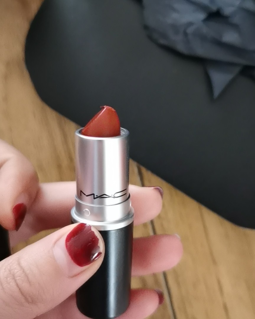 来看看mac官网 这是第一次看到顶盖这么严重的！！！真的服了