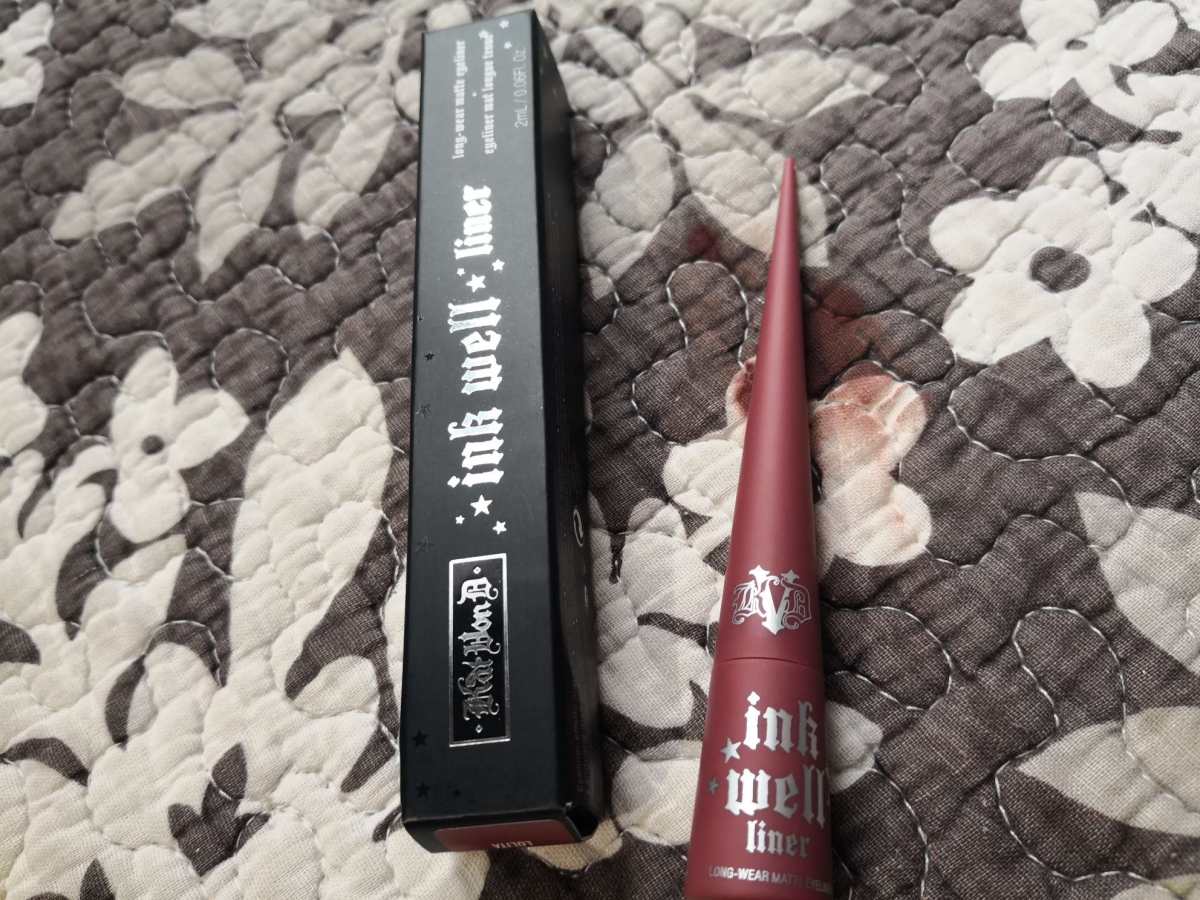 带上口罩，眼妆就更加的明显了～ 今日，来画一个温柔的玫瑰棕眼