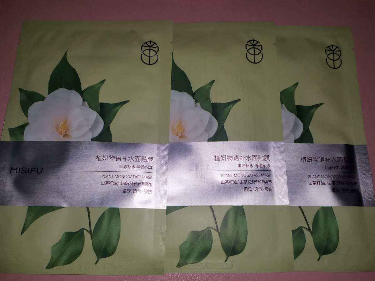 蜜思肤植妍物语补水面膜 山茶花籽。 我化妆鼻子两侧容易卡粉，