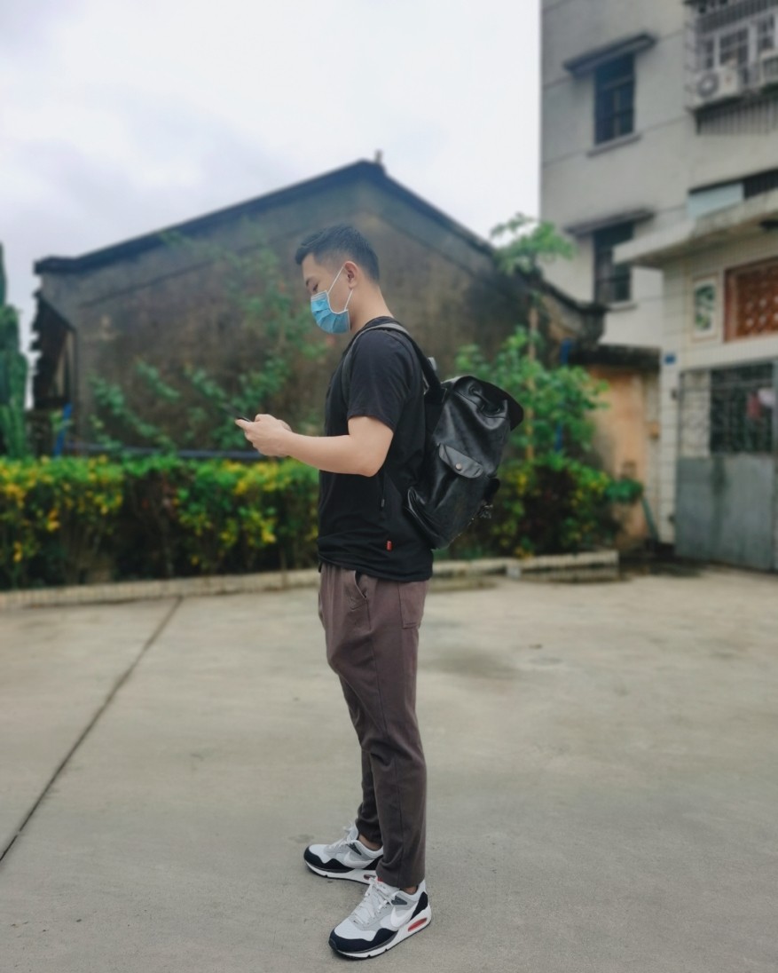 在奥莱随便入的两双耐克 可以搭成情侣鞋嘻嘻 更喜欢我男朋友那