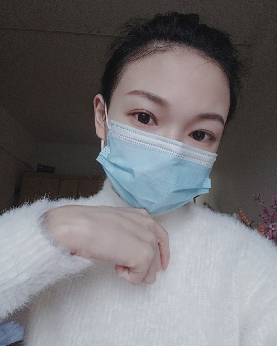 一直在现在出门还是要带口罩，因为命要紧😁😁  但是因为有