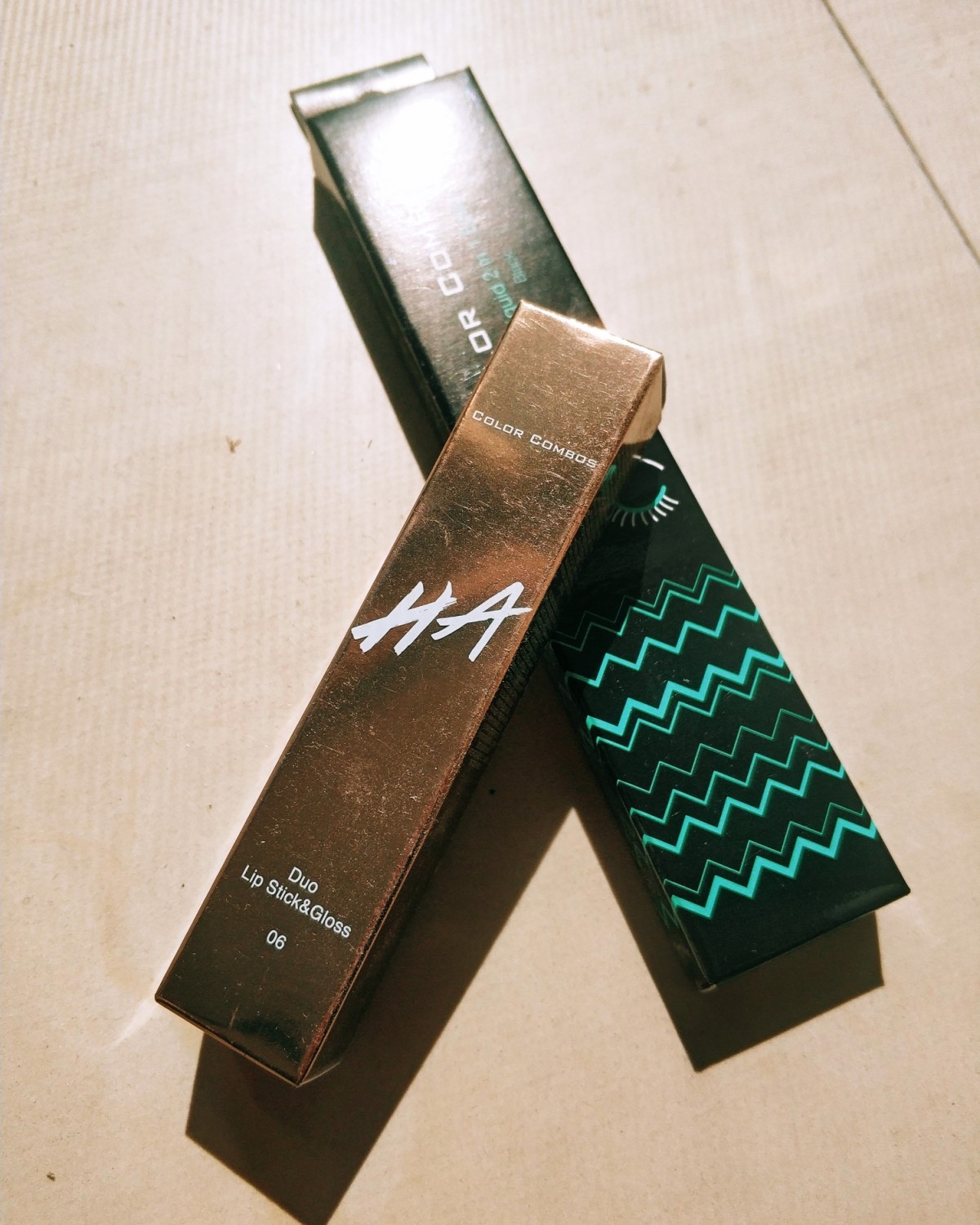 猛男营业！测评SaSa彩妆！！！ 这次收到了SaSa的两件产