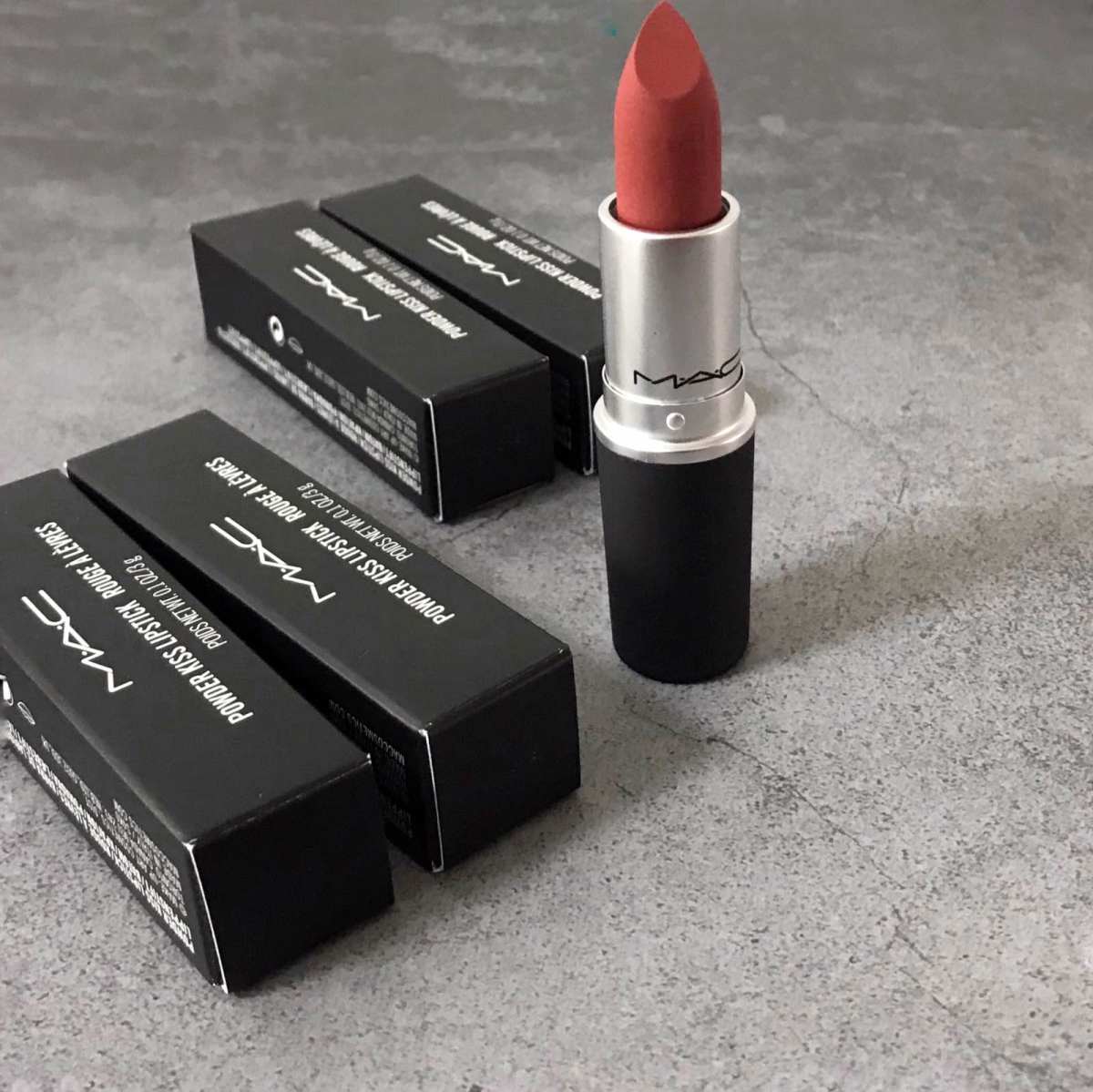 MAC这个永远在打折！不打折就是要上新的小机灵！到底要让我买