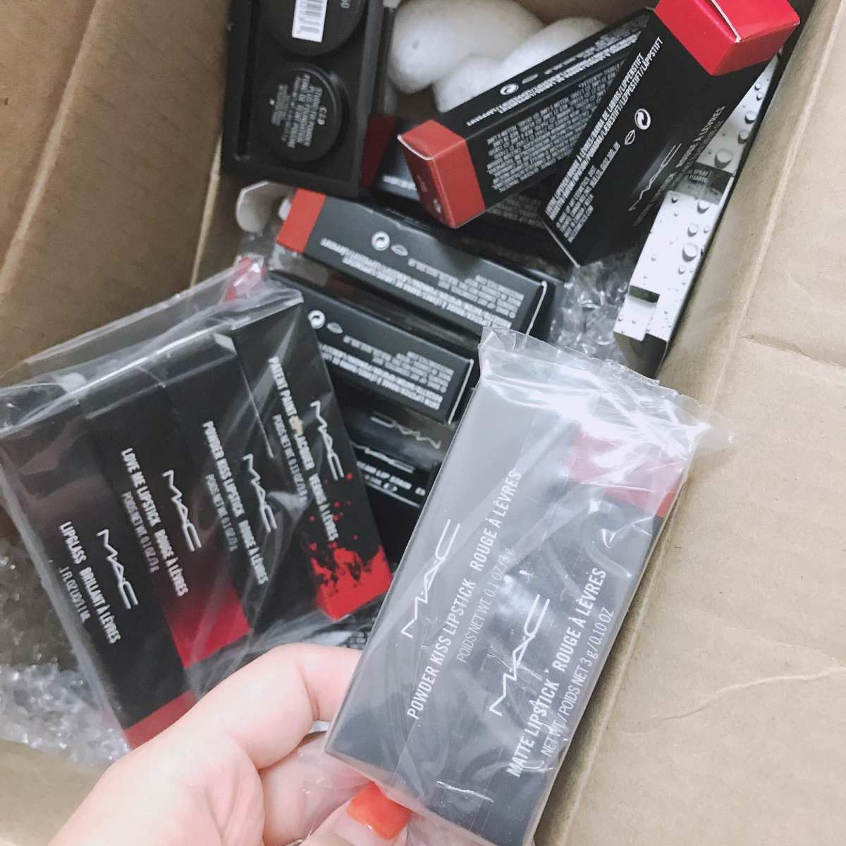 MAC这个永远在打折！不打折就是要上新的小机灵！到底要让我买