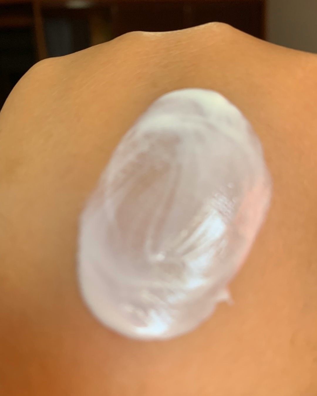 只要出门，必涂！姐妹们，再贵的精华都比不上几百块的啊！！！ 