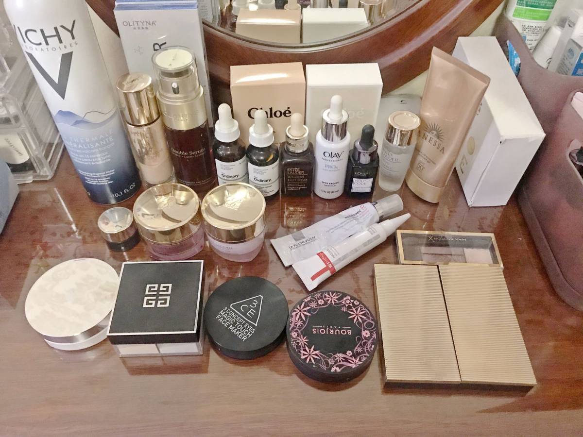 我的梳妆台  趁着参加活动，我将梳妆台整理了一番，终于也有点