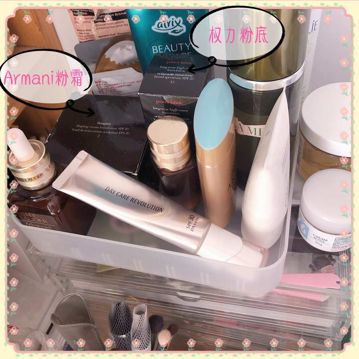 我平时涂涂抹抹的地儿～  我房间的桌子有个拐角，以前是放电脑