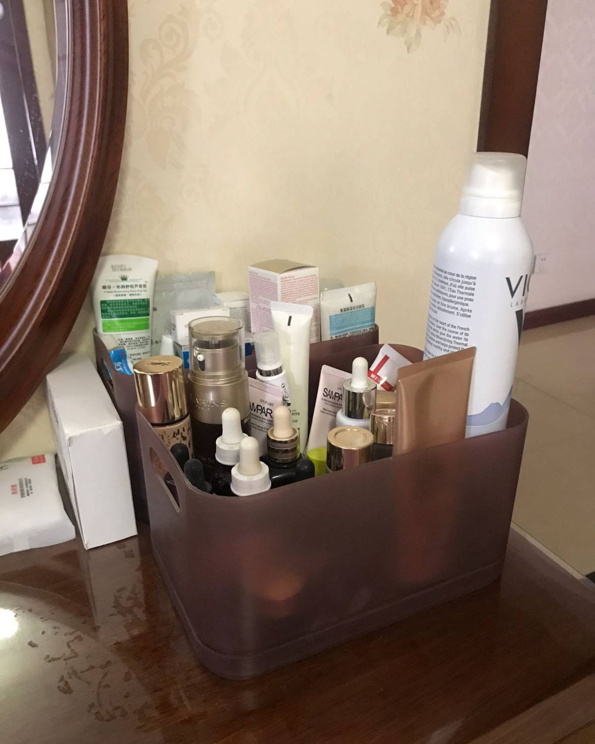 我的梳妆台  趁着参加活动，我将梳妆台整理了一番，终于也有点