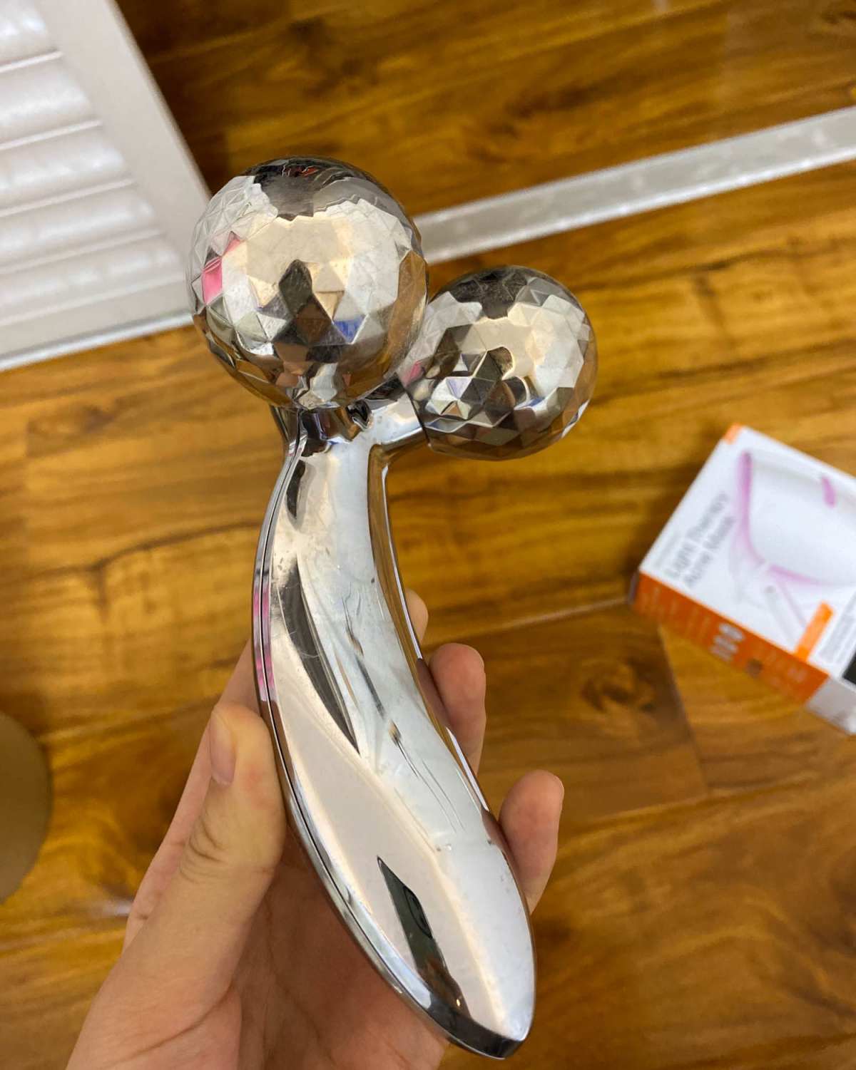 图一是露得清的红蓝光面具，堪称平价版的大排灯，痘被它拯救。第