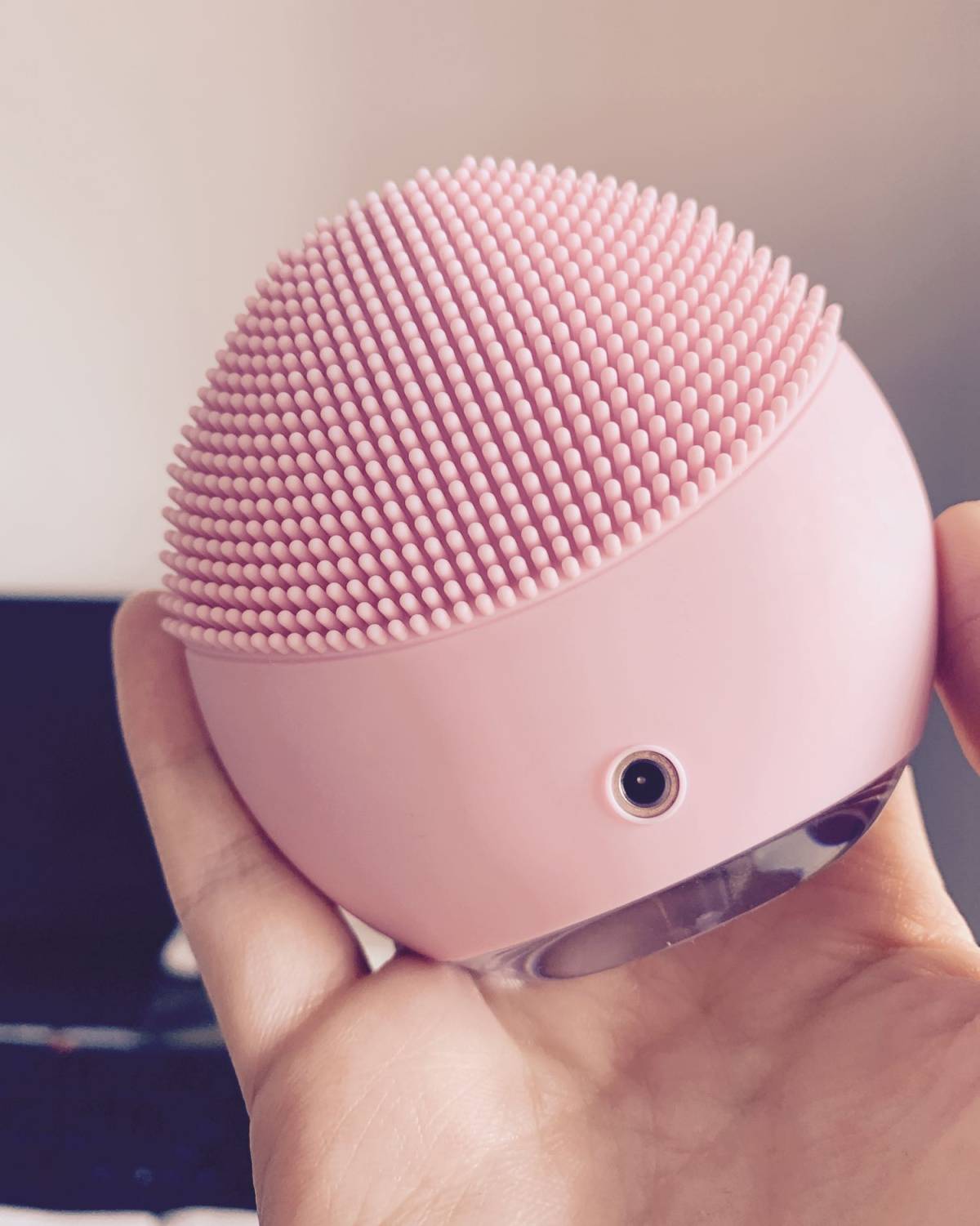 luna mini2 入的第一款洁面仪，买的时候看评价吹的神