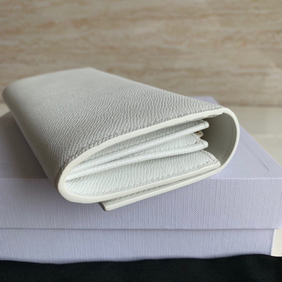 Celine 白色长款钱包  从大钱包换成小钱包，用久了小钱