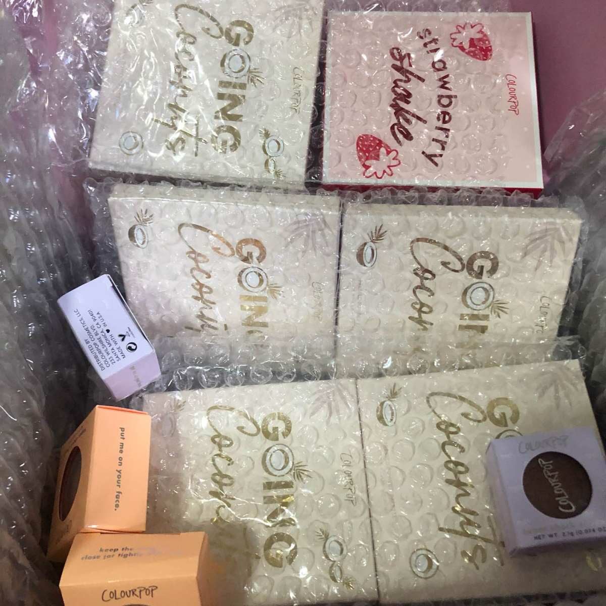 真的超级爱着两个单色眼影了 下载了55海淘后 看见了卡拉泡泡