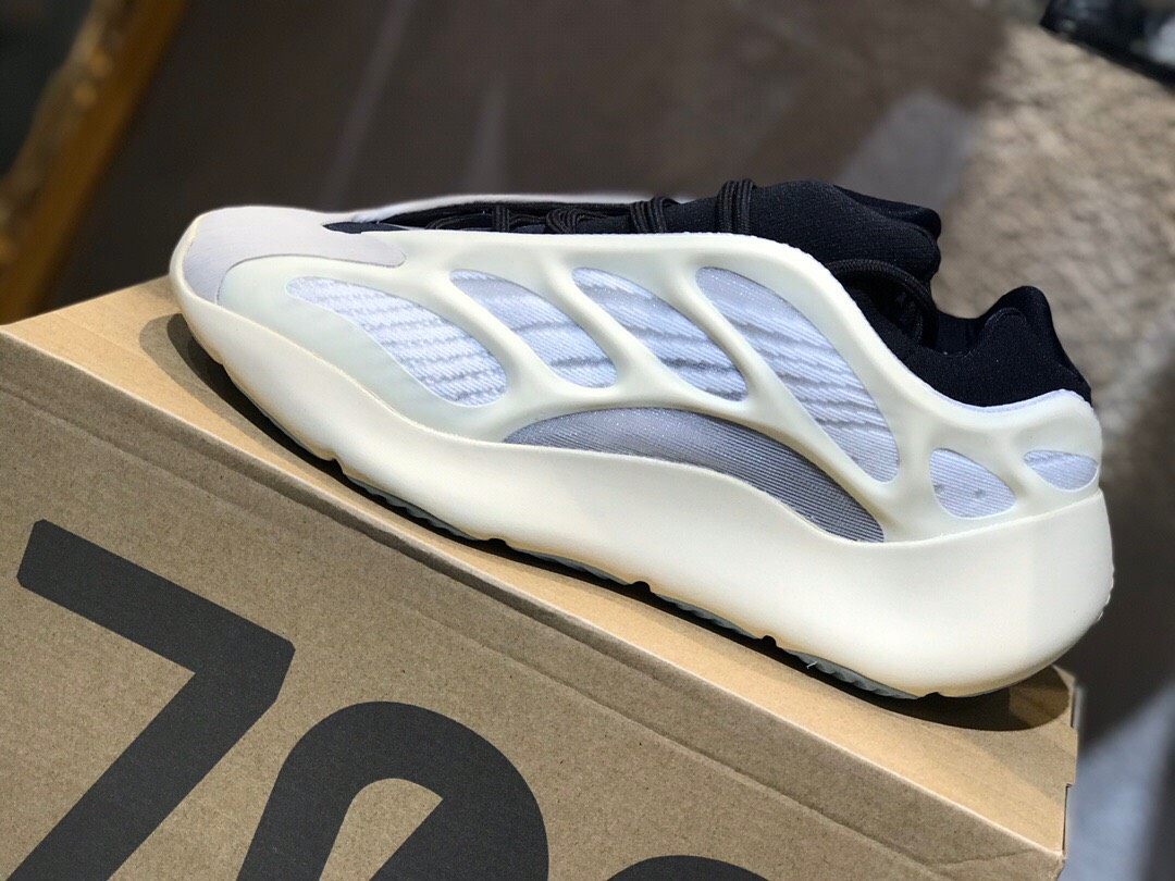 yeezy椰子700v3异形来袭 椰子从来都不会让人失望！如