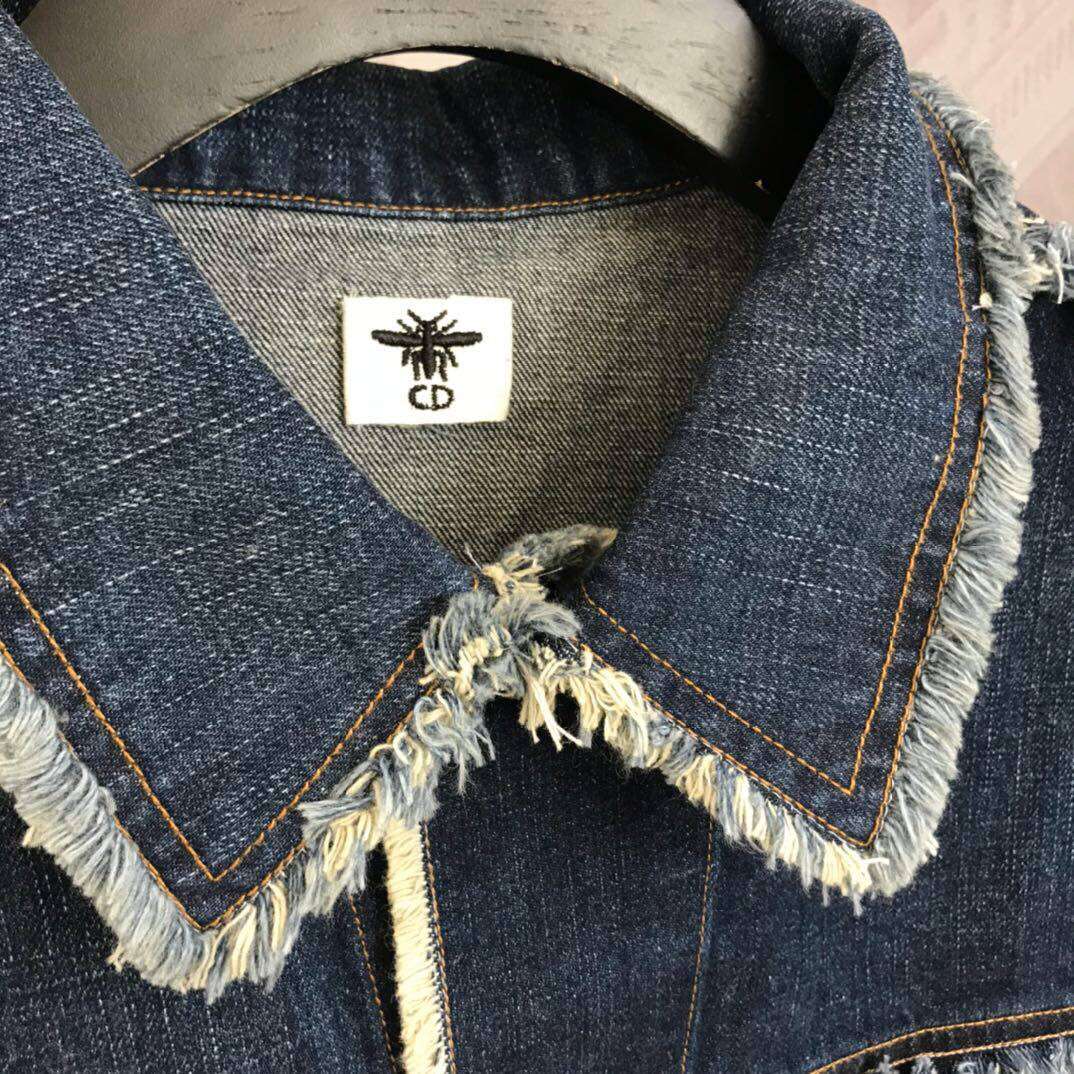 Dior 新款胸口口袋小蜜蜂刺绣牛仔外套  可可可！ 钱包又