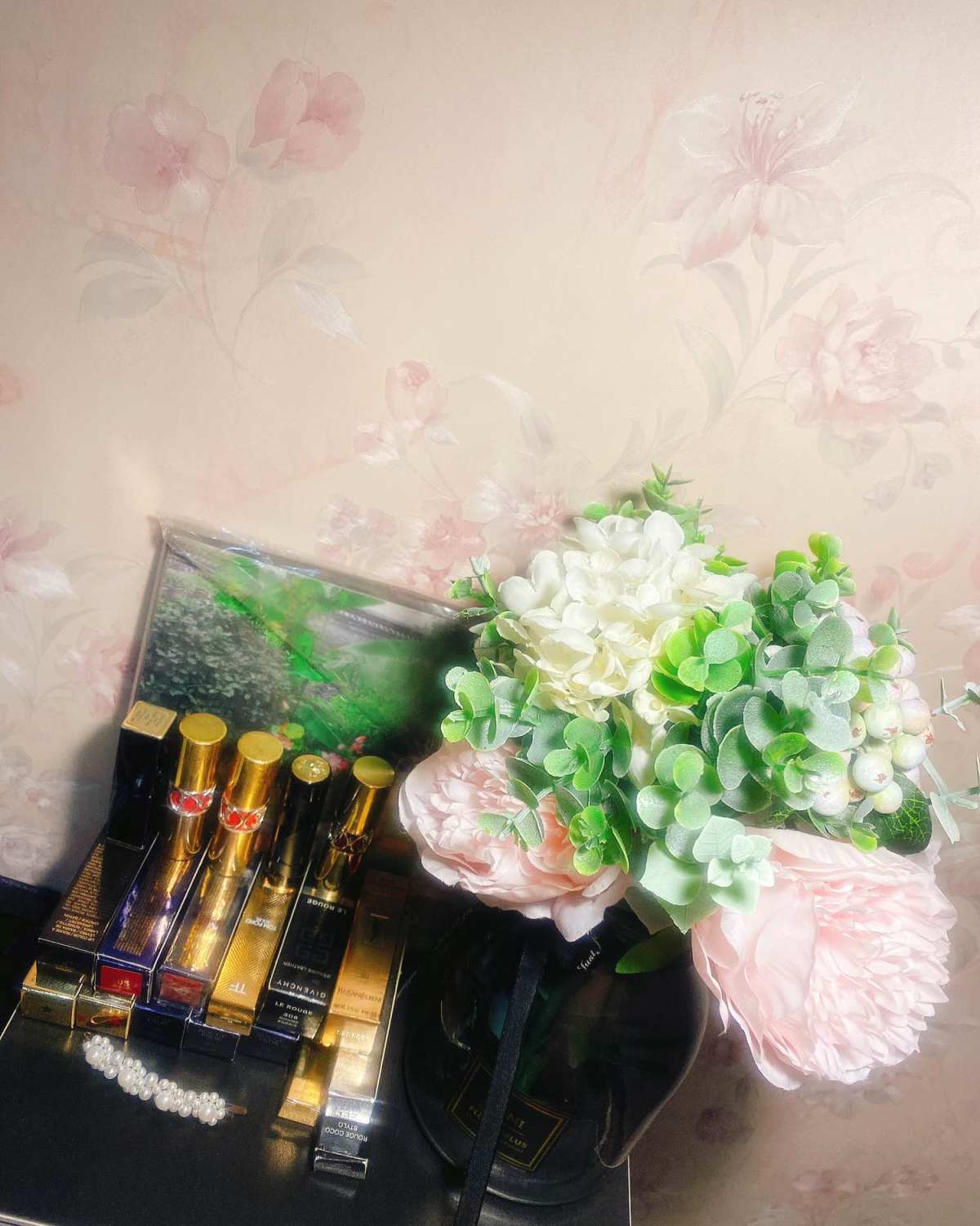 浓妆淡抹总相宜-梳妆台🌸 我的化妆品平时抽屉、床头柜、浴室