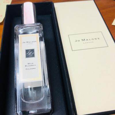 同事介绍的祖马龙的蓝风铃，味道特别好闻，正好自己会海淘，就和